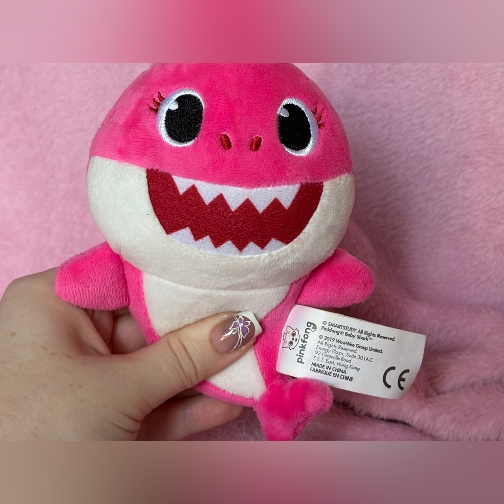 Pinkfong baby shark mommy shark mini plush